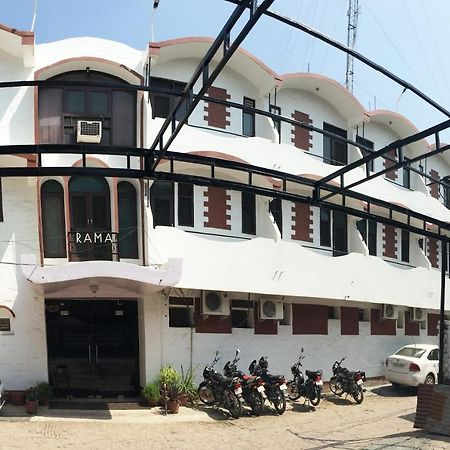 Oyo 7128 Hotel Rama Karnāl Zewnętrze zdjęcie